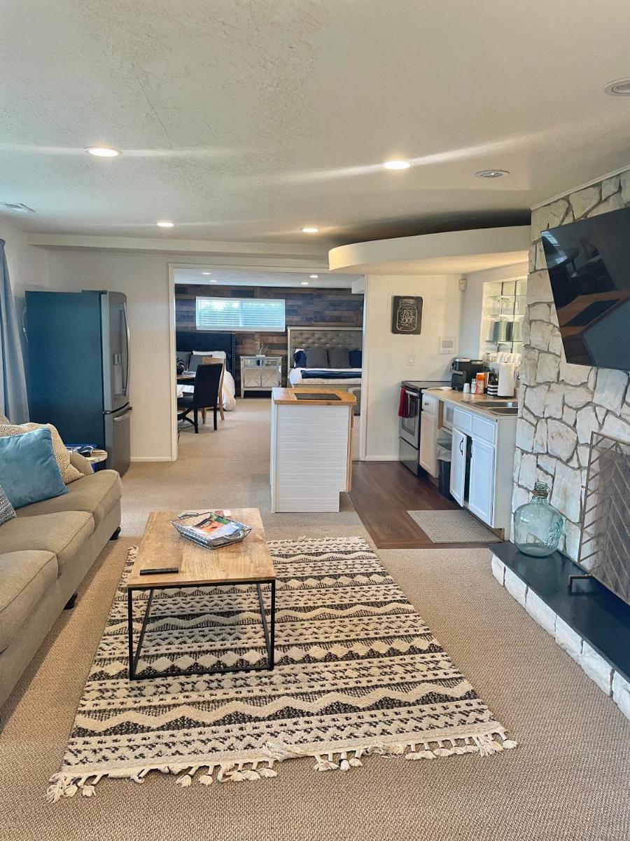 City light views getaway close to top ski resorts - Housity