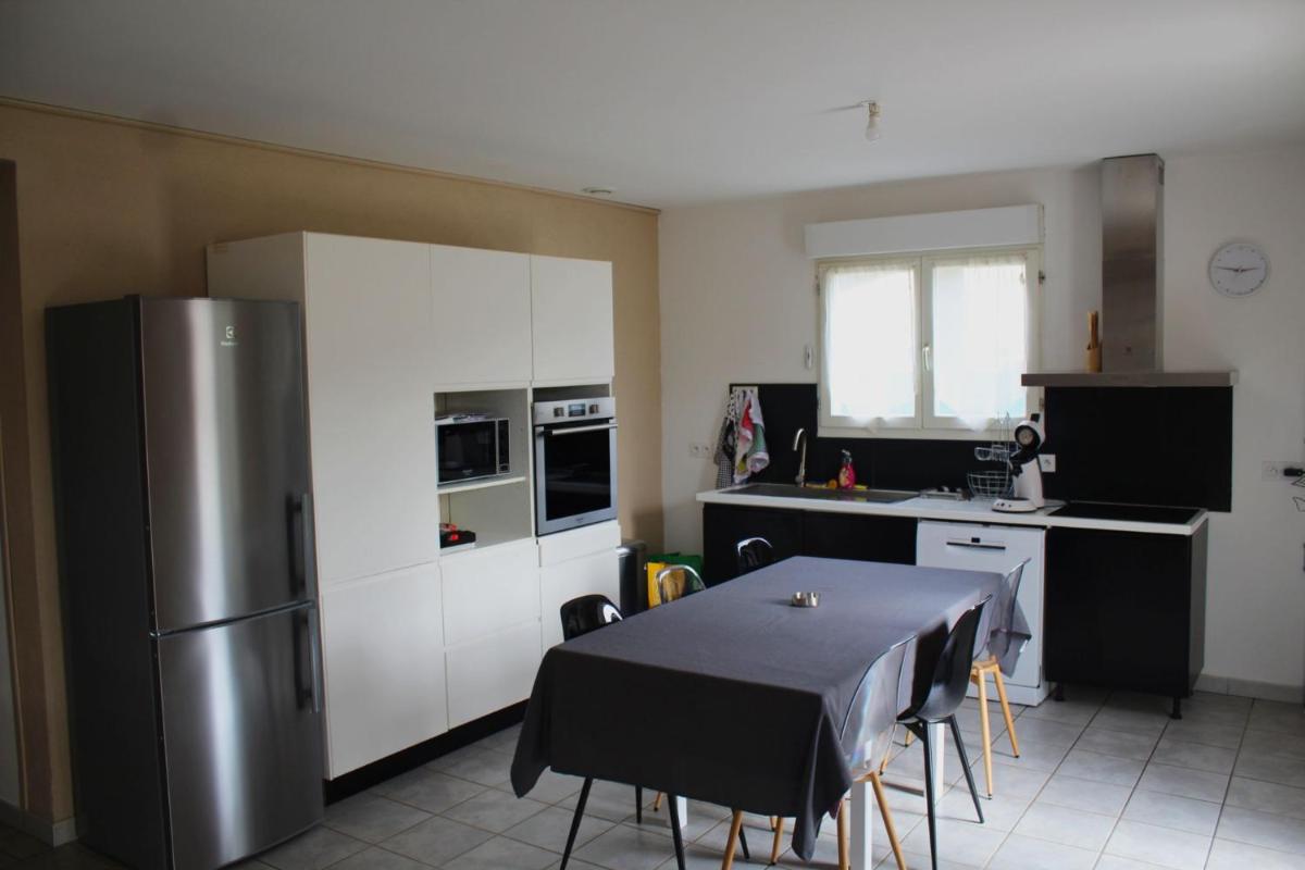 Maison avec jacuzzi et vue sur les penitents - Housity