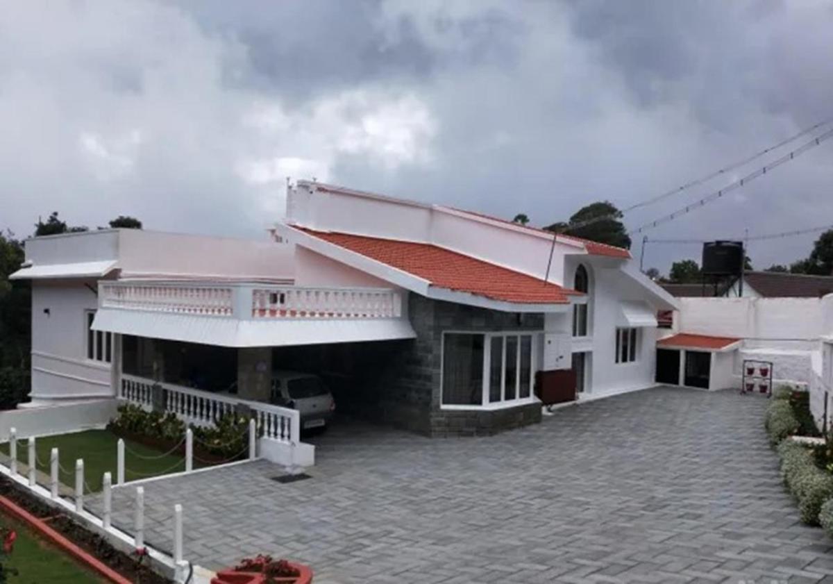 Serenity Manor - Housity