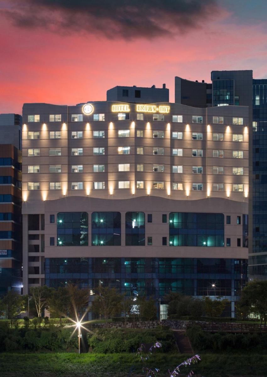 Brown Dot Hotel Jinju - Housity