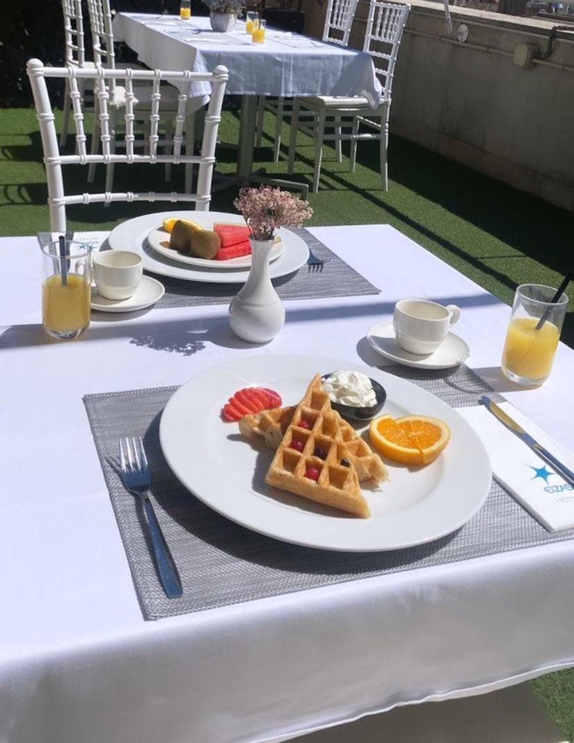 Comida en o cerca de este hotel
