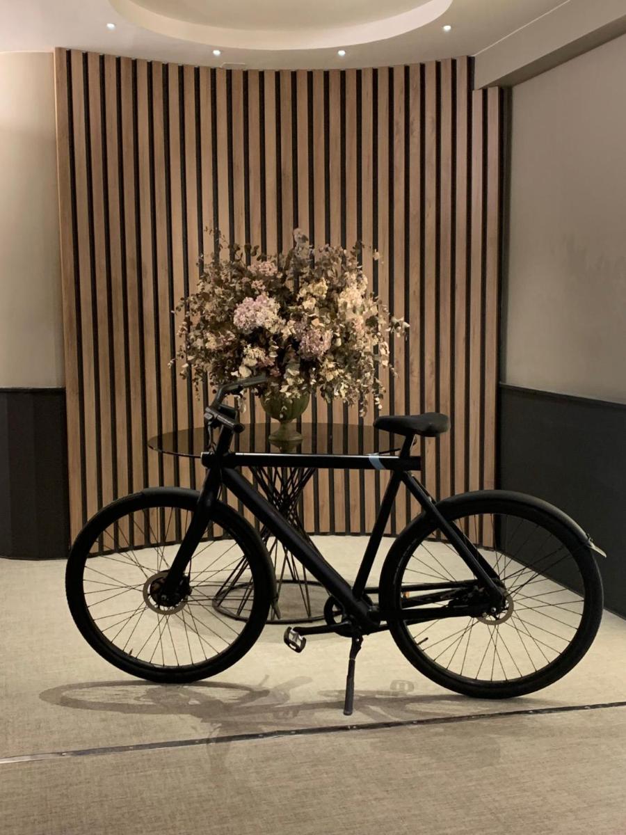 Montar en bicicleta en Aparthotel Los Girasoles o alrededores