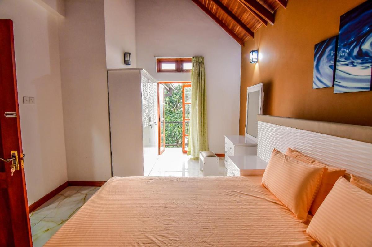 Aura Resort Villa Kandy - Housity
