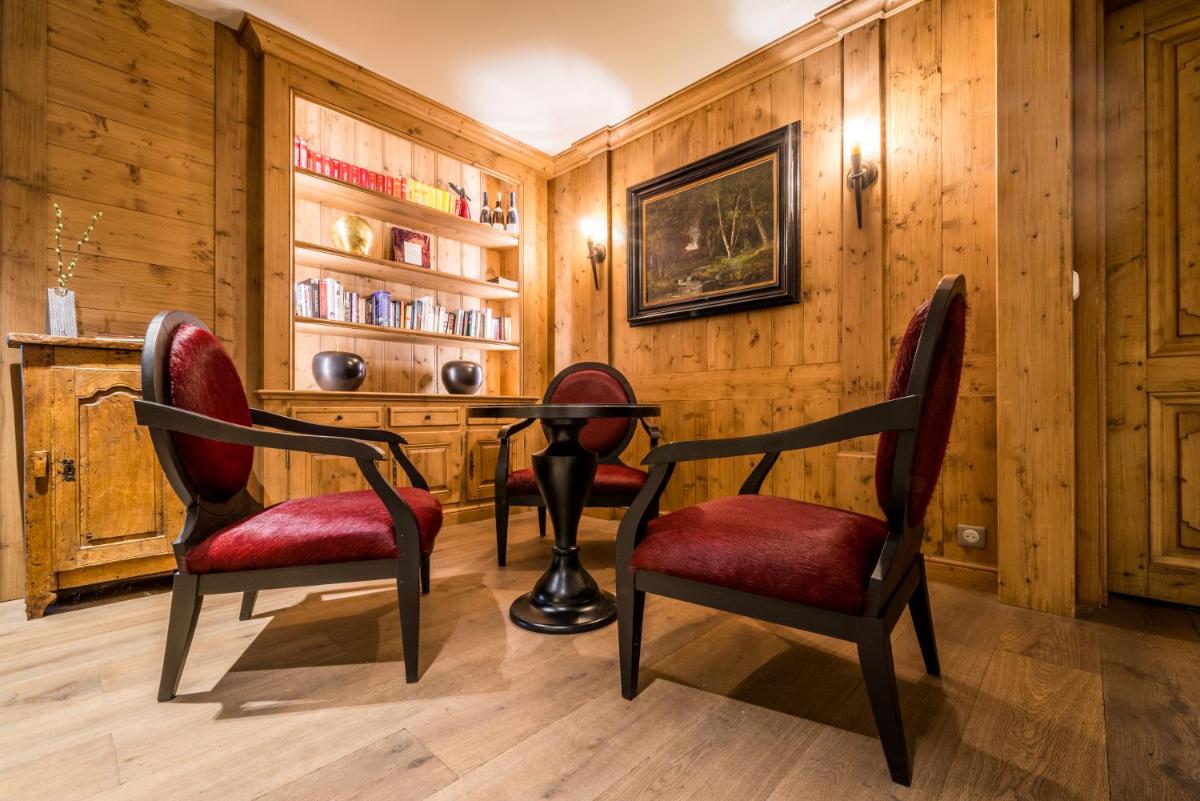Coin salon dans l'établissement Hotel Le Samoyede