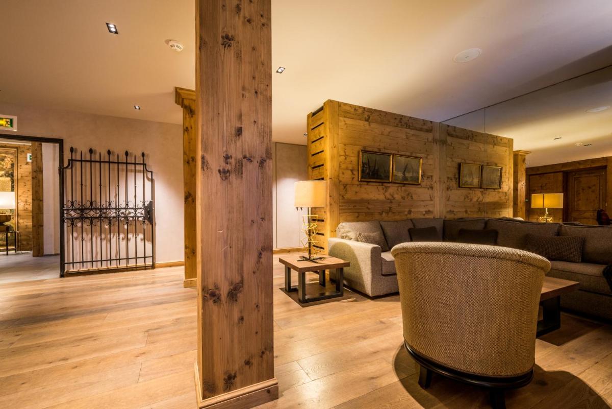 Coin salon dans l'établissement Hotel Le Samoyede