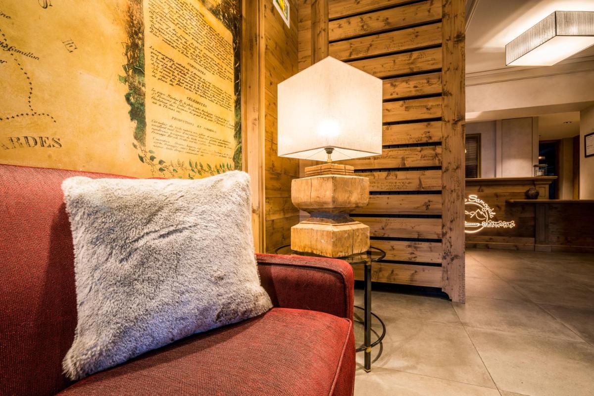 Coin salon dans l'établissement Hotel Le Samoyede