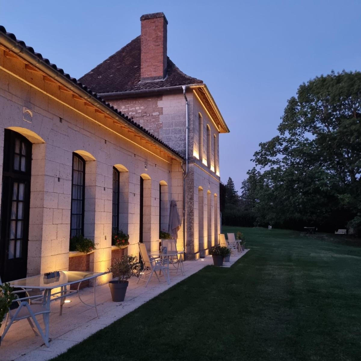 Château Neuf Le Désert - Housity