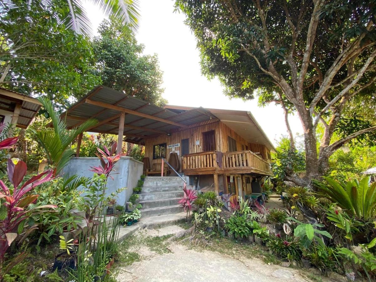 Port Barton - Paradiso Azul Campsite Beachfront with Internet - Housity