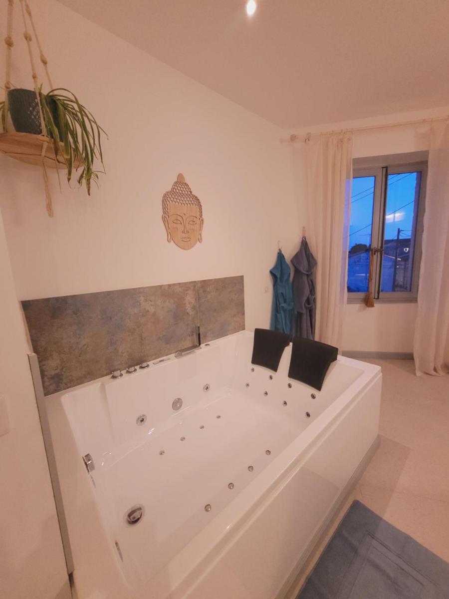 La Promenade Suite & Spa - Housity