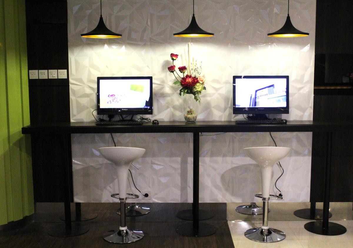 Bonnet Hotel Surabaya - Housity