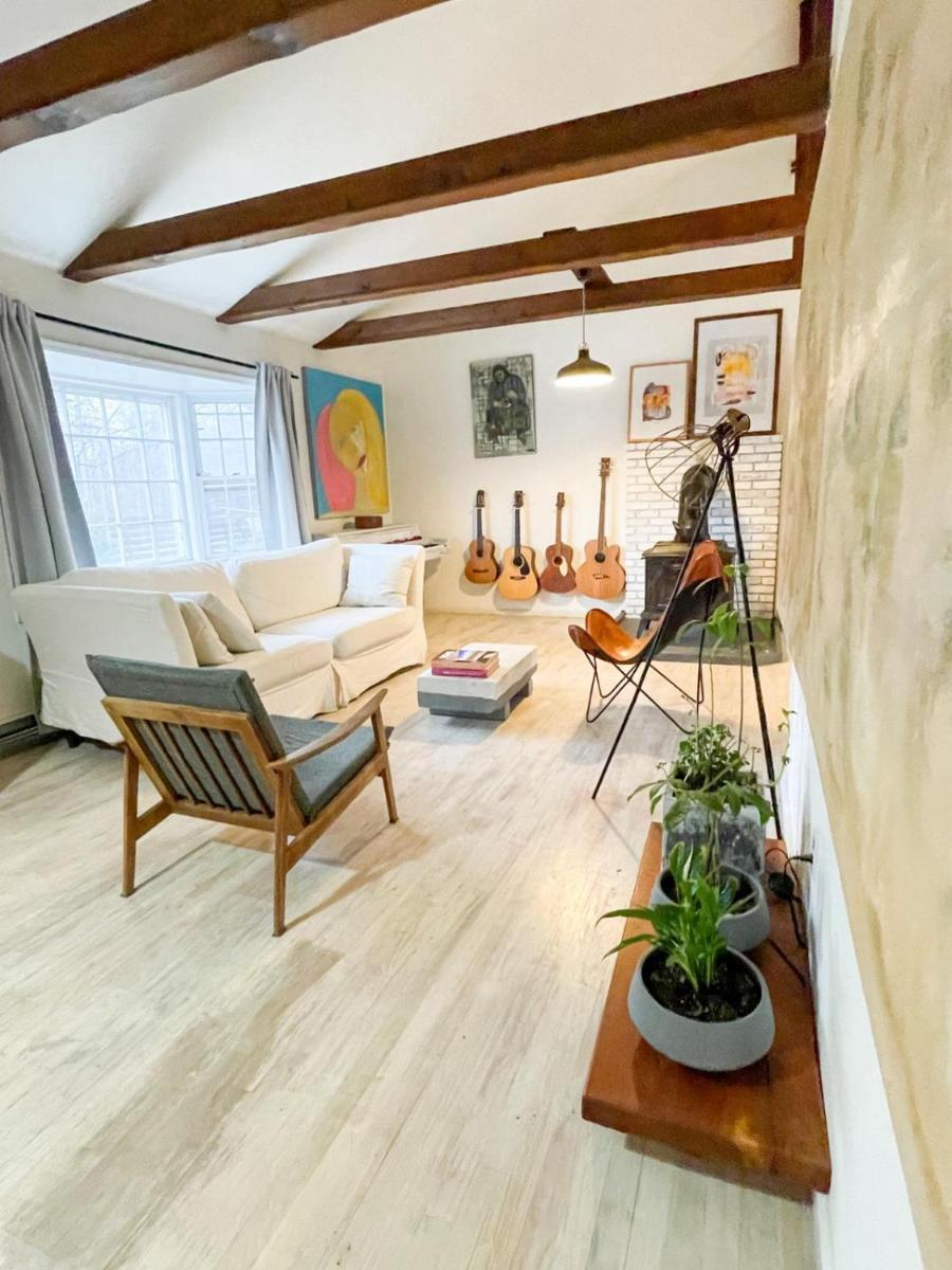 Cozy Modern Ranch House Near Bellport/Hamptoms - Housity