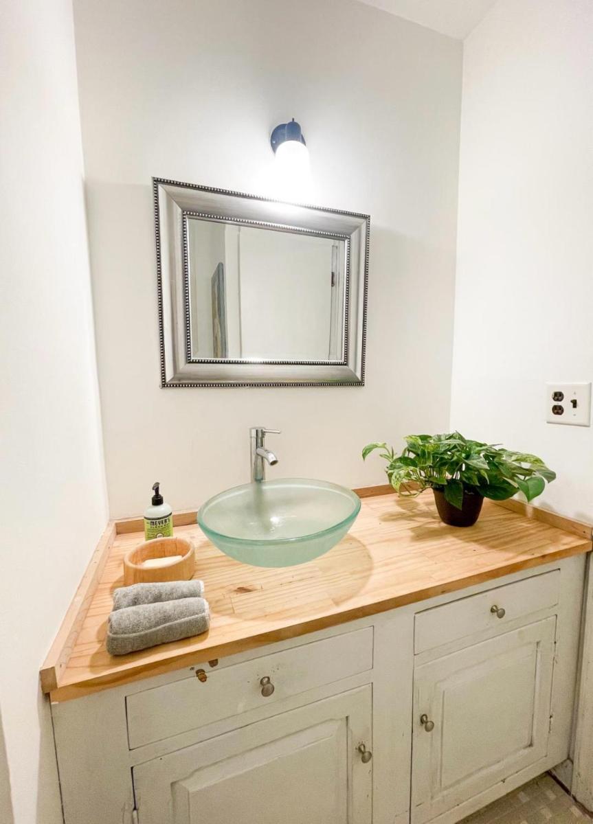 Cozy Modern Ranch House Near Bellport/Hamptoms - Housity
