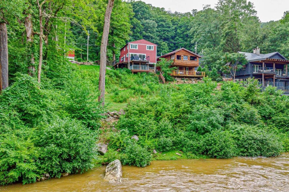 Pet Friendly Creekside Cabin At Darlington - Housity