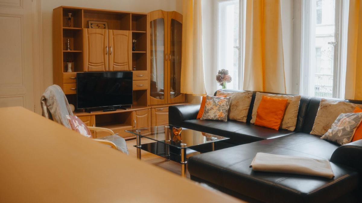 Sylvias Ferienwohnungen Nr.1 Hochparterre - Housity