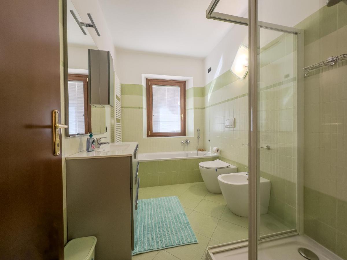 Le Rose Sul Lago - Housity