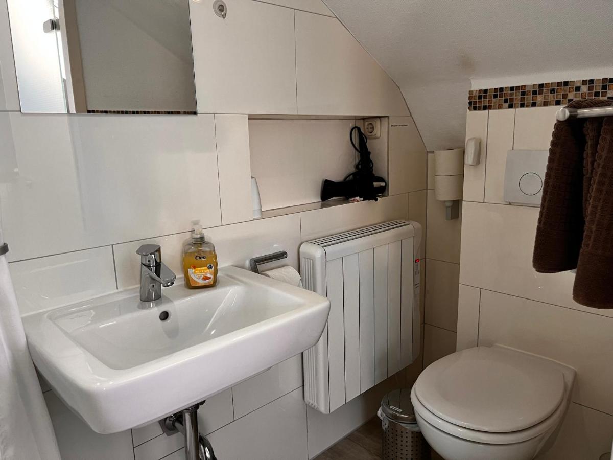 Gästehaus Sommertal, eigener Parkplatz, Pool, 800m zum Bodensee - Housity