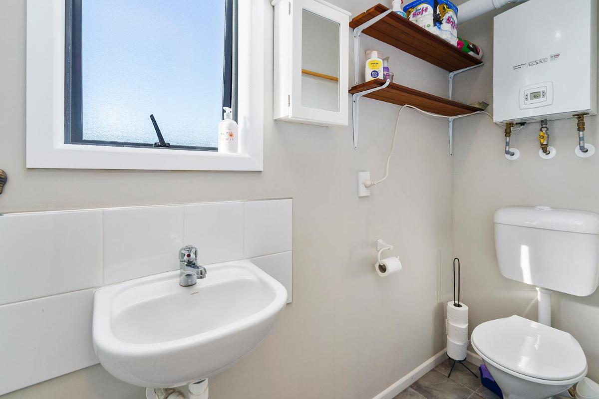 Suitetrails - Himatangi Kiwi Bach - Himatangi Beach Holiday Home