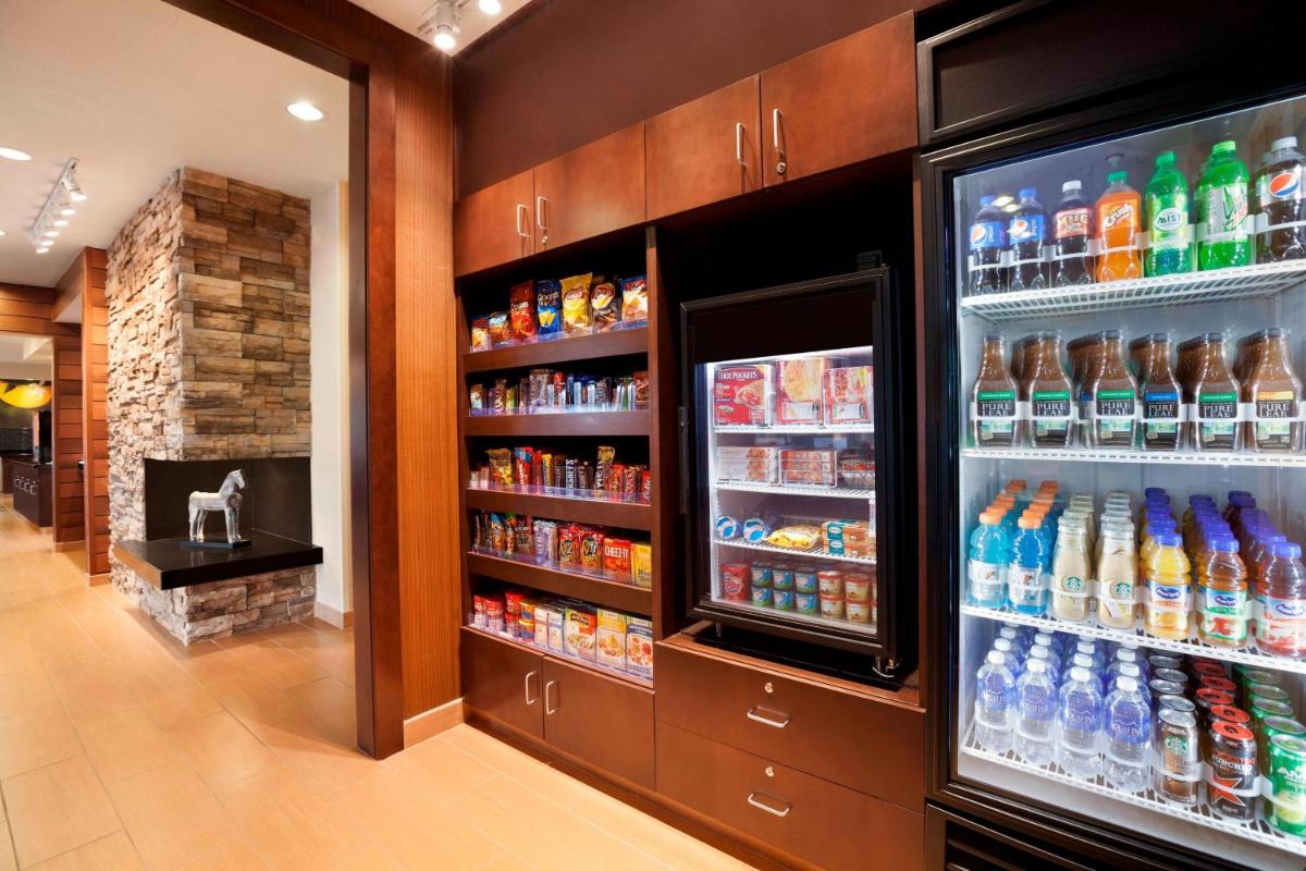Fairfield Inn & Suites Lansing West - Housity