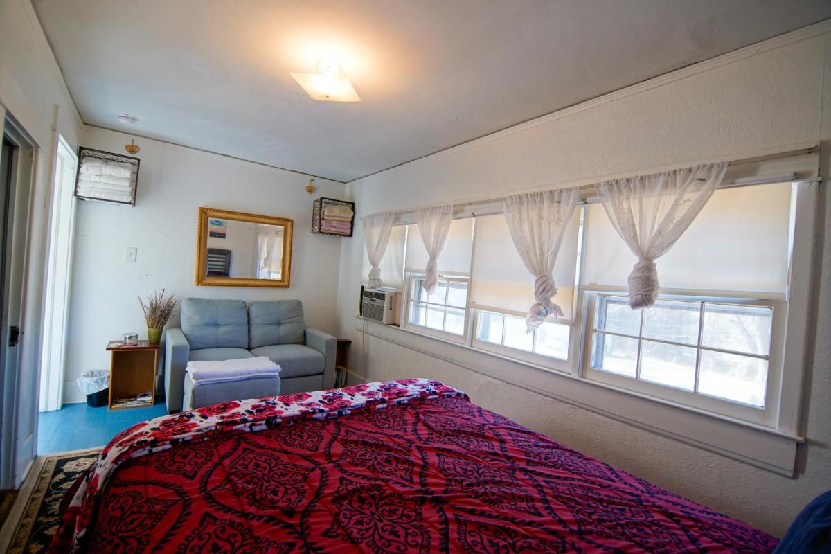 Healthy Greenery - Urban Retreat in Rock Hill - Housity