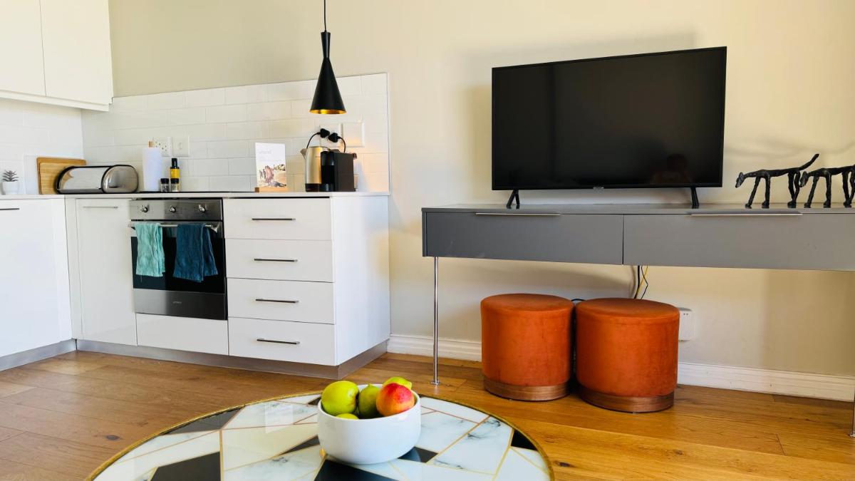 Sunny Apartment with Pool&Terrace at The Docklands - Housity