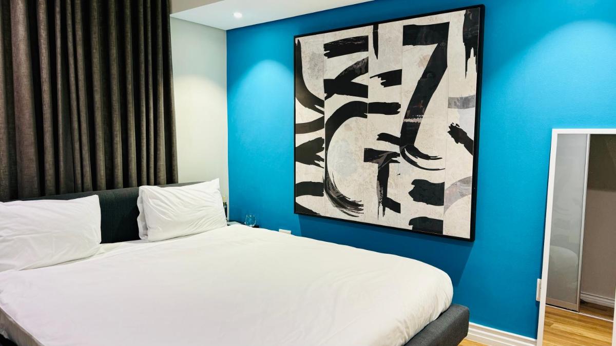 Sunny Apartment with Pool&Terrace at The Docklands - Housity