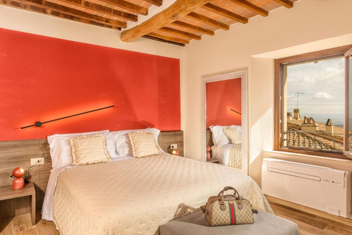 Palazzo Falcinelli Luxury Room in Montepulciano Center with Elevator - Housity