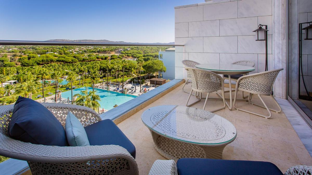A piscina em ou perto de Conrad Algarve