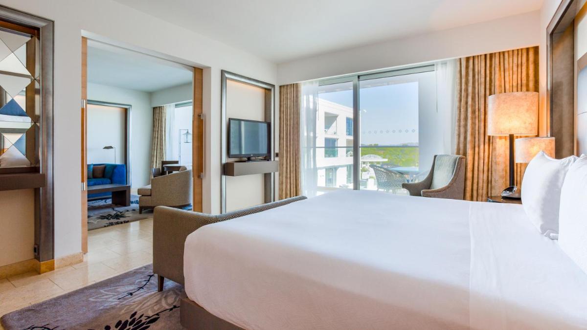Uma cama ou camas num quarto em Conrad Algarve