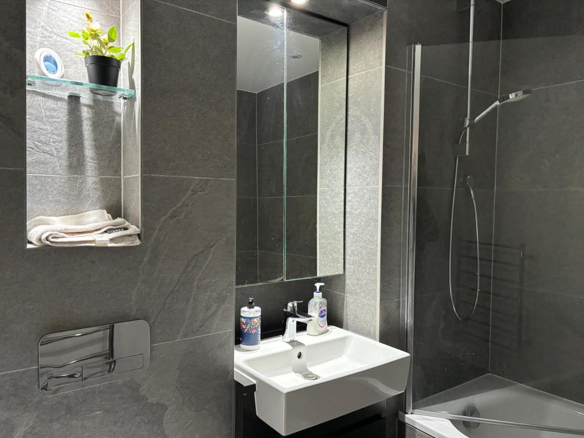 Double room with shares bathroom - Housity