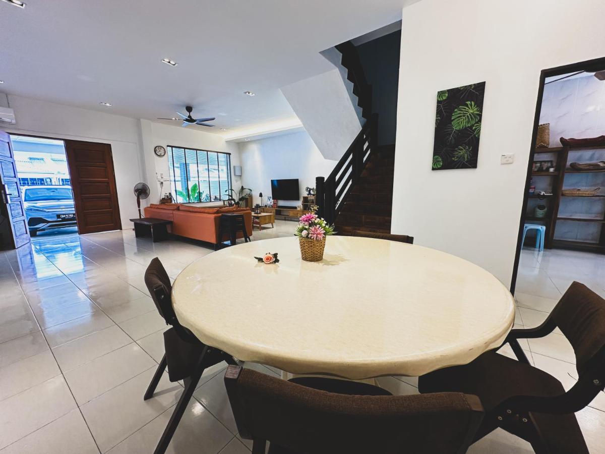 Suitetrails - Urban ArtHouse Homestay - Permai, Sibu, Sarawak