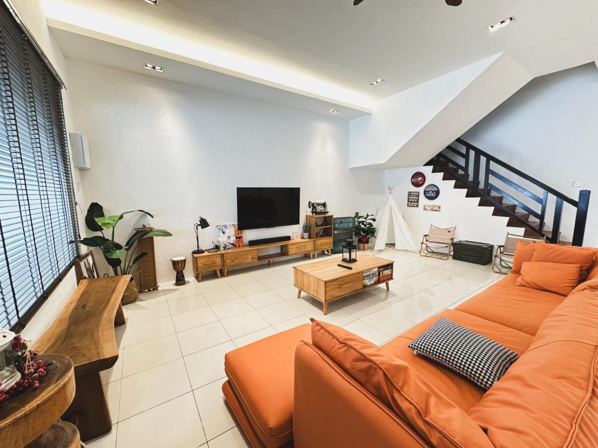 Suitetrails - Urban ArtHouse Homestay - Permai, Sibu, Sarawak
