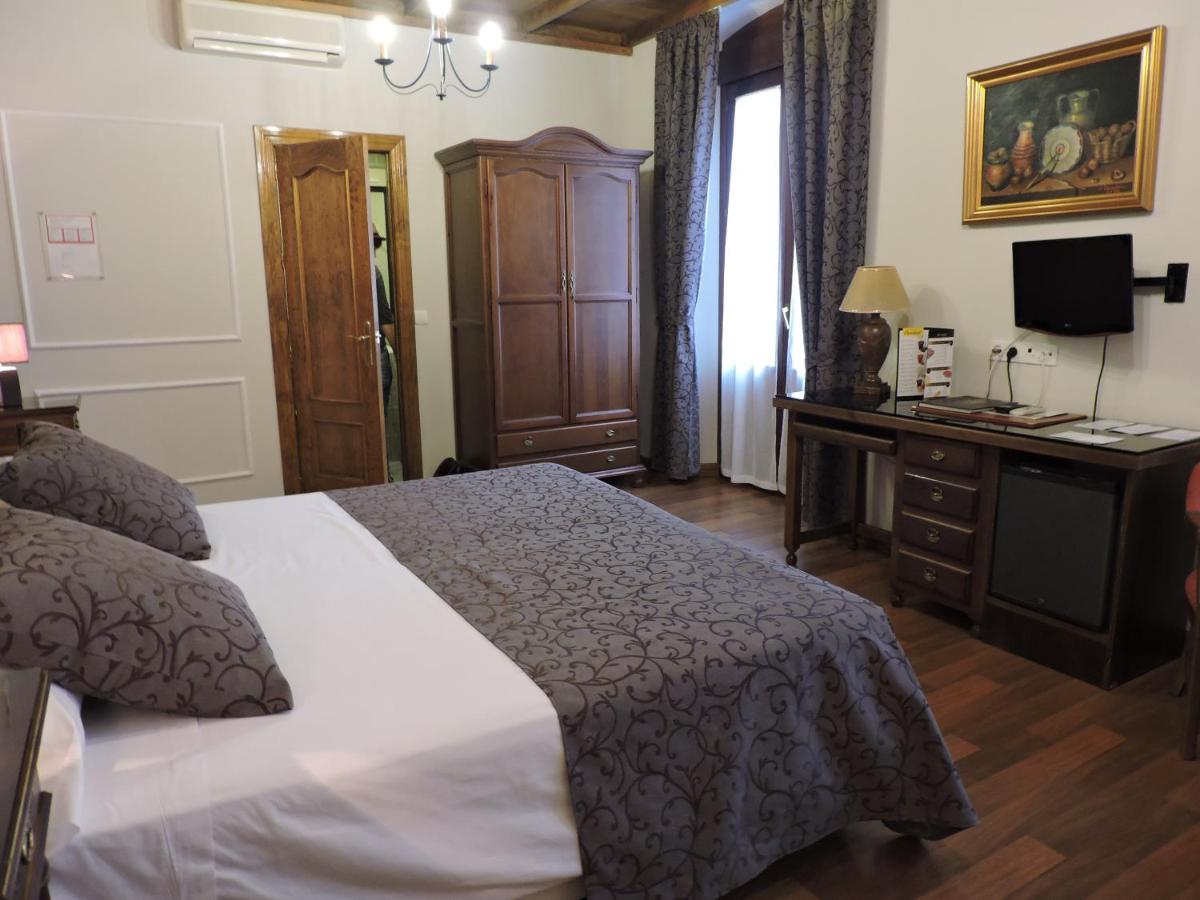 Cama o camas de una habitación en Hotel Palacio de Oñate