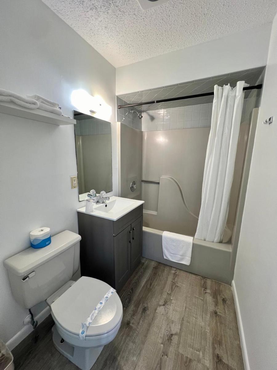Sand Pebble Motor Lodge - Housity