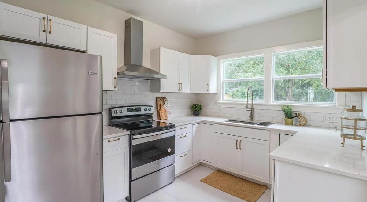 Modern Chateau Remodeled Home Close to Downtown - Housity