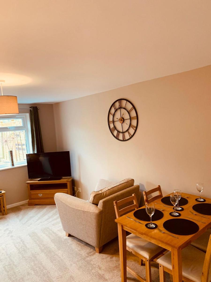 2 bedroom house walking distance to city centre WITH FREE PARKING - Hizvo