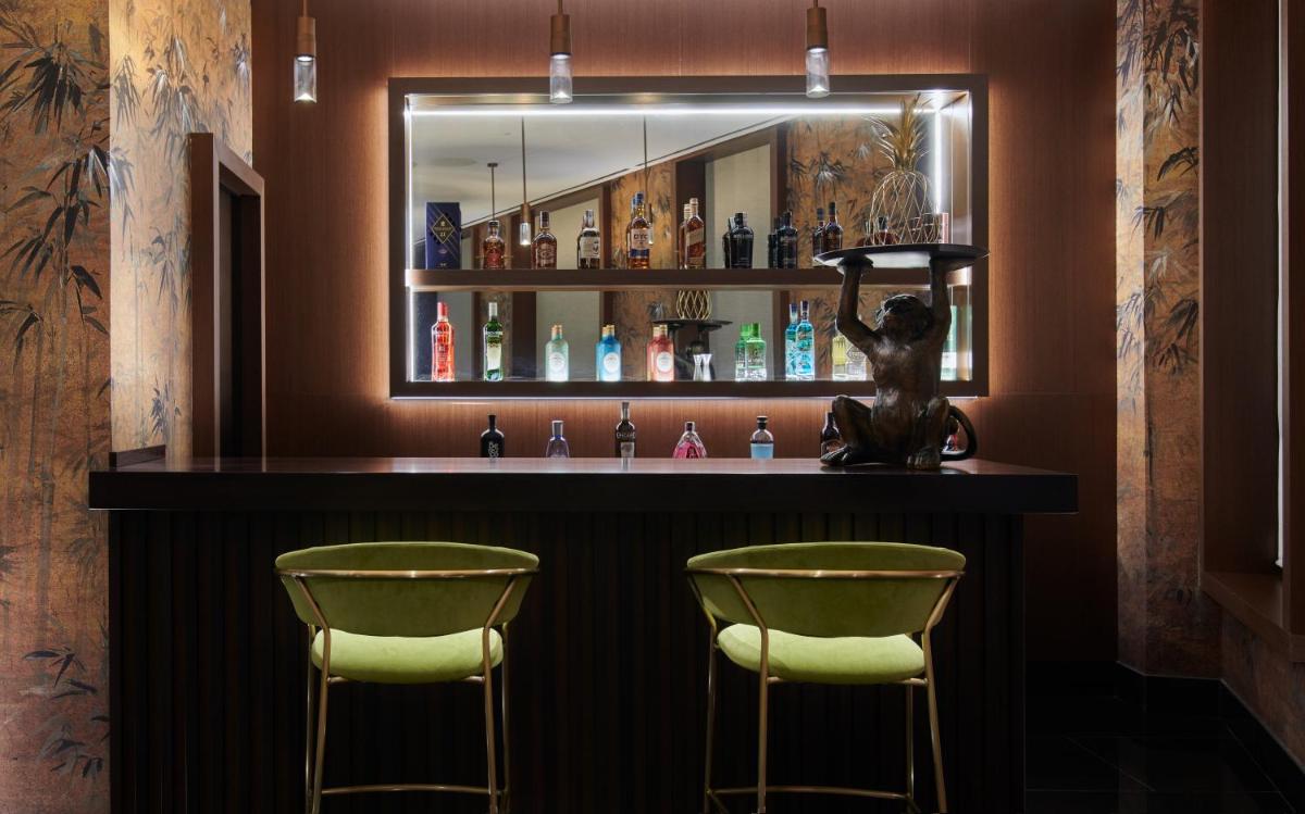El salón o zona de bar de Hotel MyPalace León