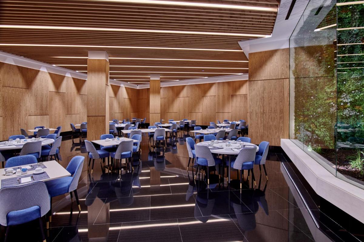 Un restaurante o sitio para comer en Hotel MyPalace León