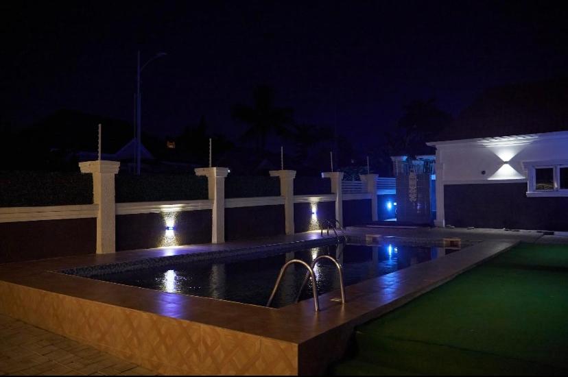 Infiniti Accomodations - Housity