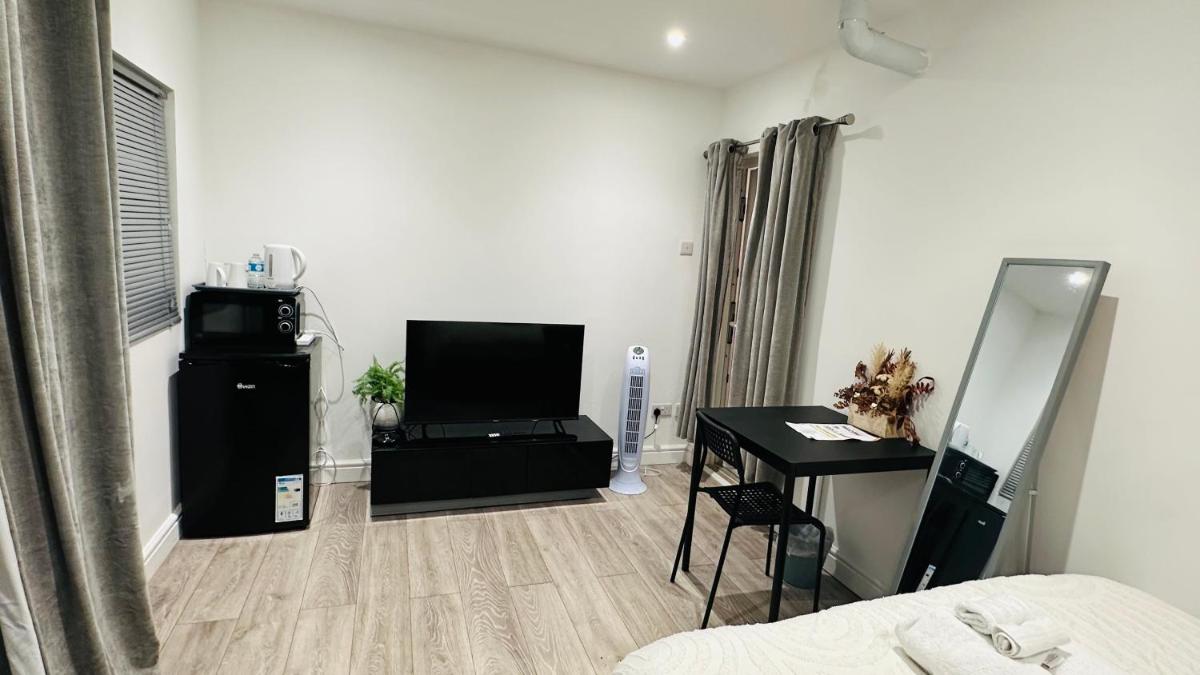 COSY AND COMFY DOUBLE ROOM - Housity