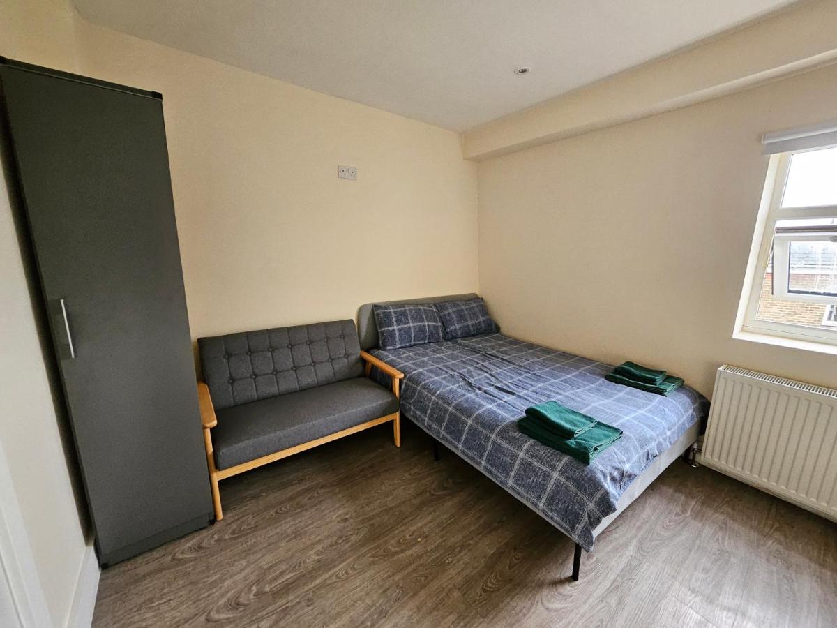 Private Room Near Central Ideal for City Explorers - Housity