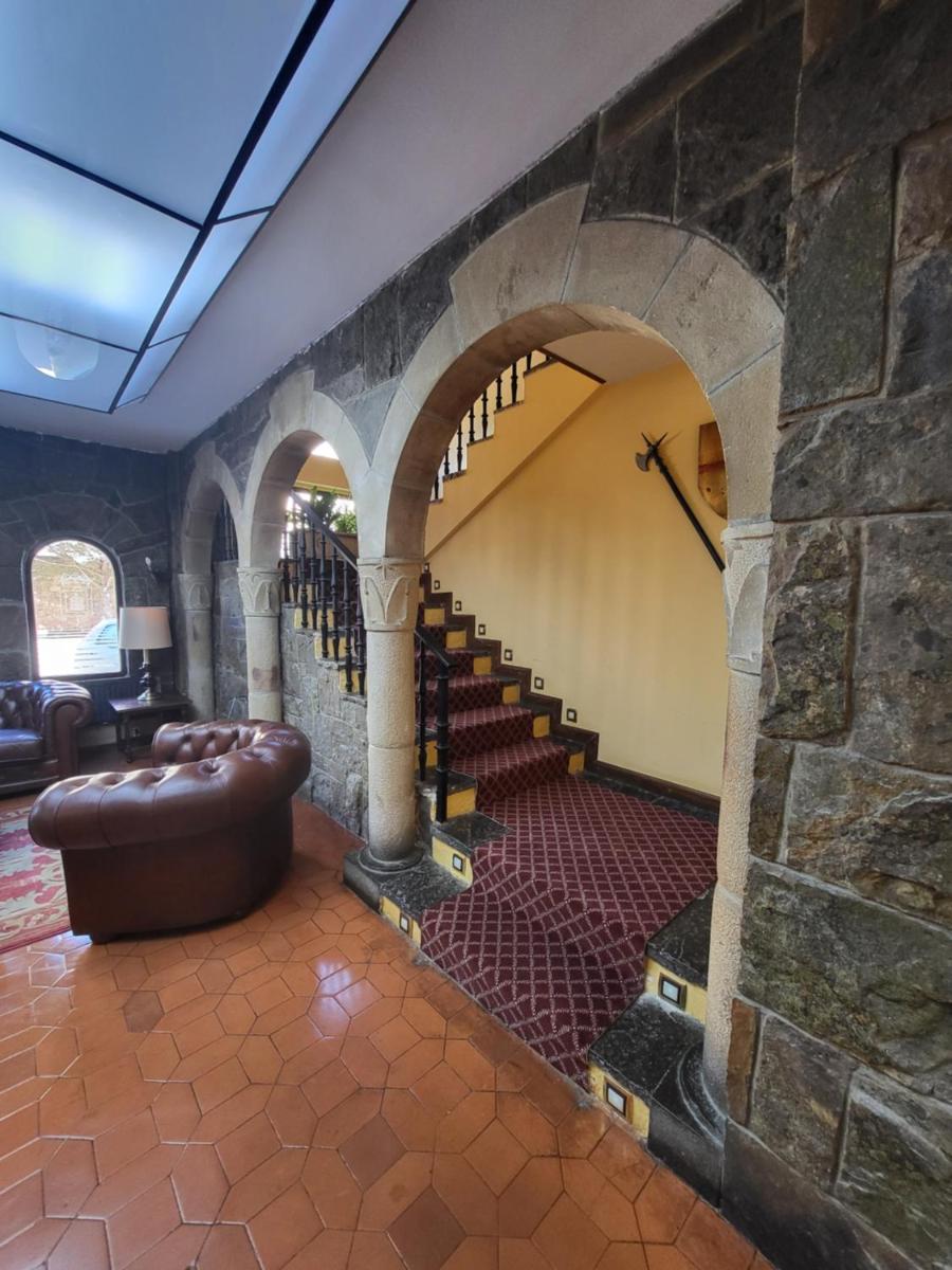 Hotel Leonor Mirón - Hizvo