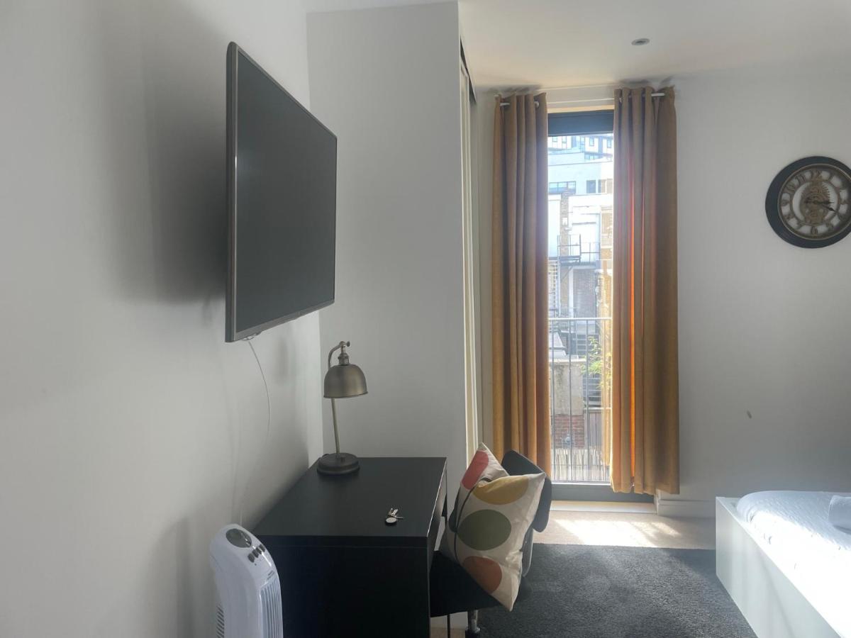 Modern en-suite room and self catering in london - Housity