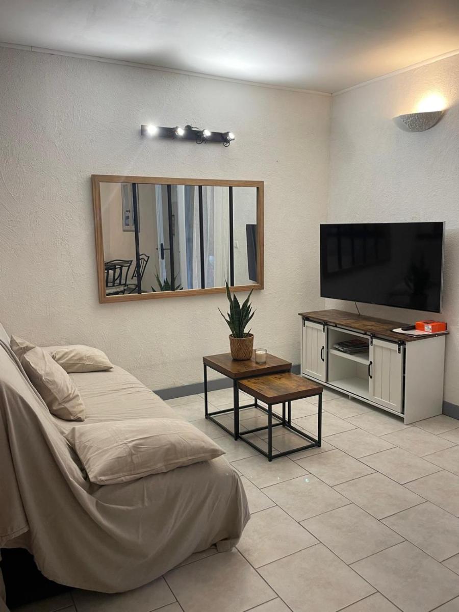 VILLA NATHEO Bas de villa - Studio 37m2 avec Coin nuit - Housity