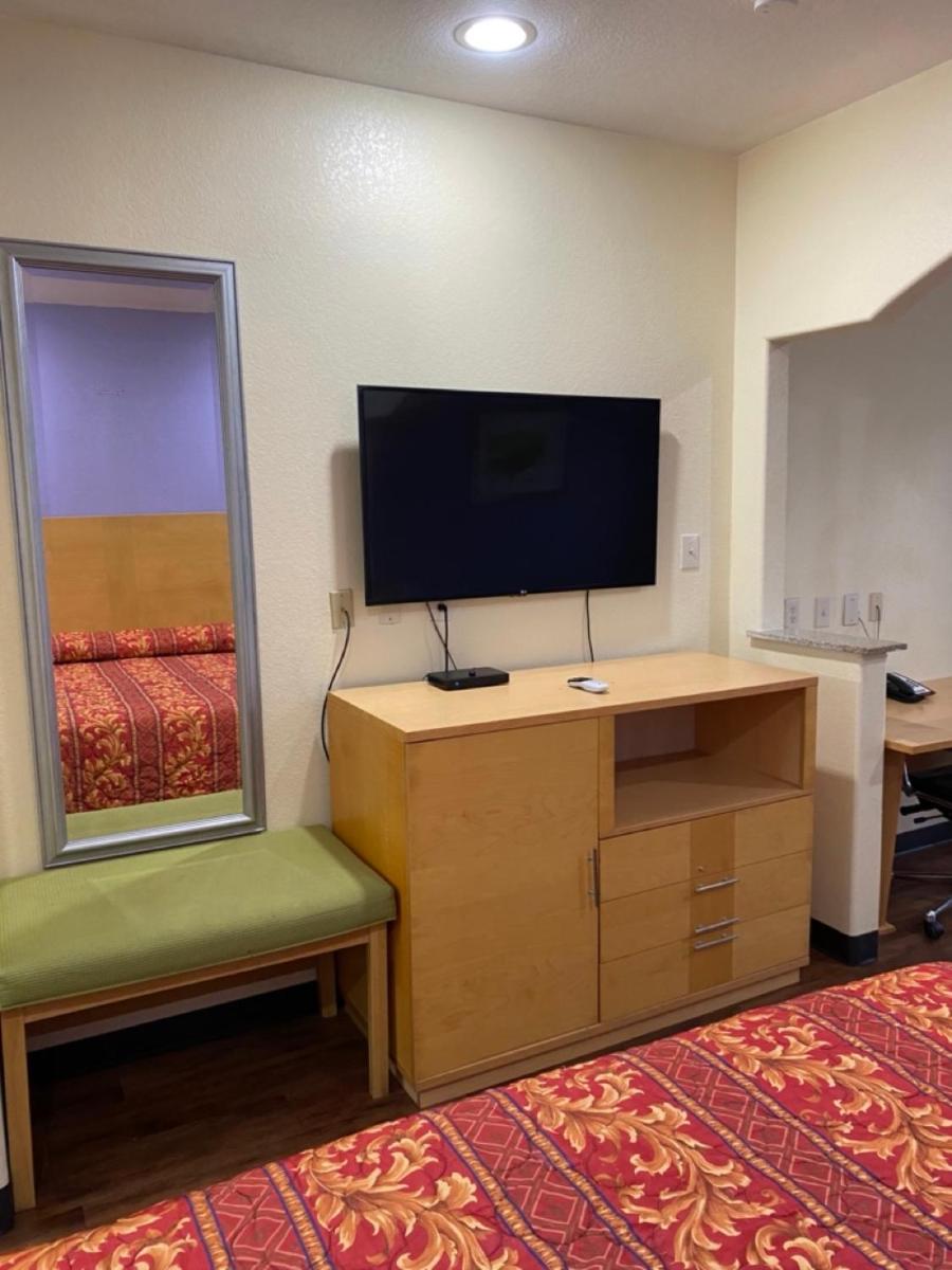 Relax Inn & Suites - Housity