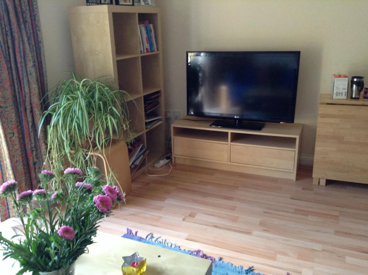 Sunny Room in Buckingham - Housity