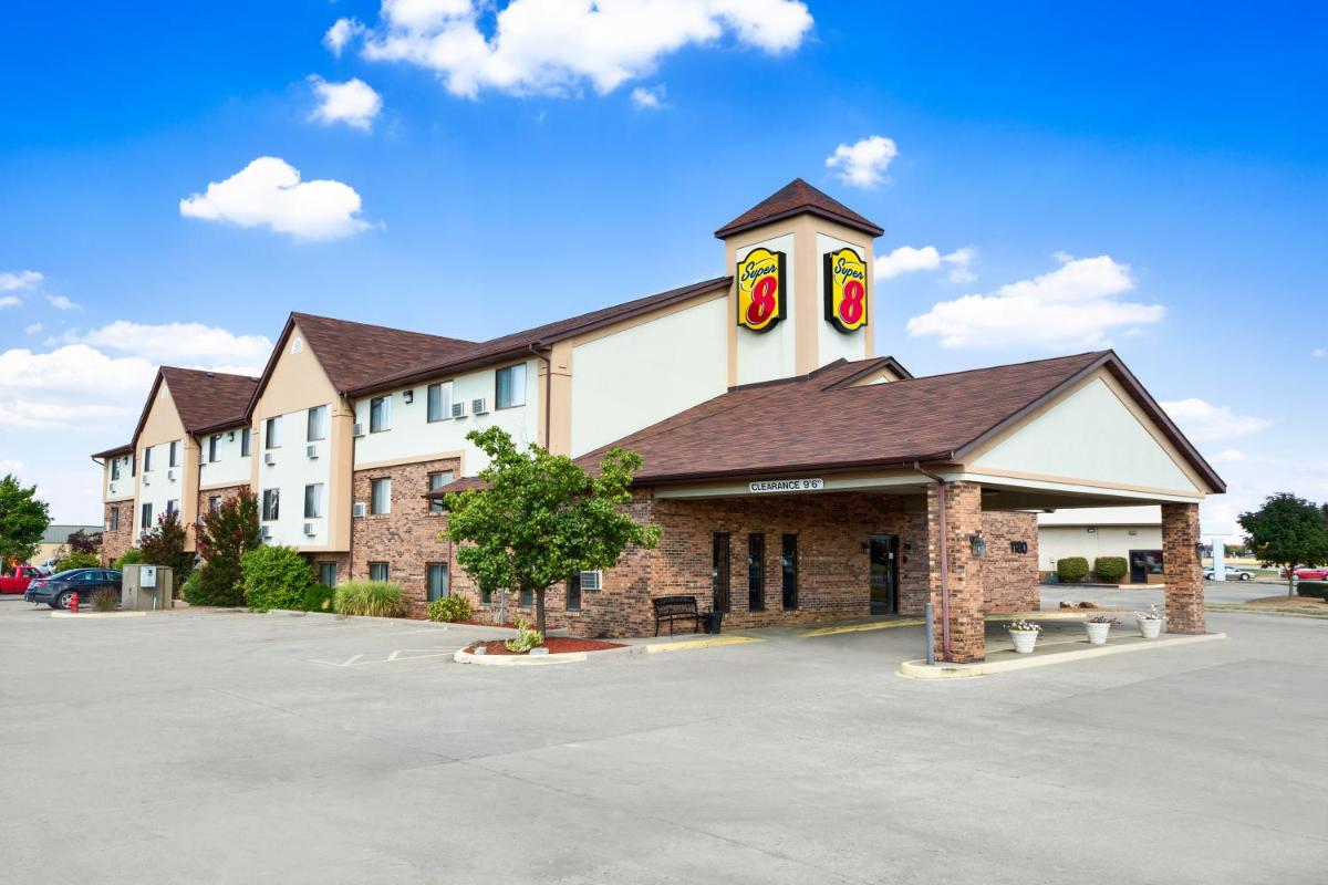 Super 8 by Wyndham Carbondale - Housity