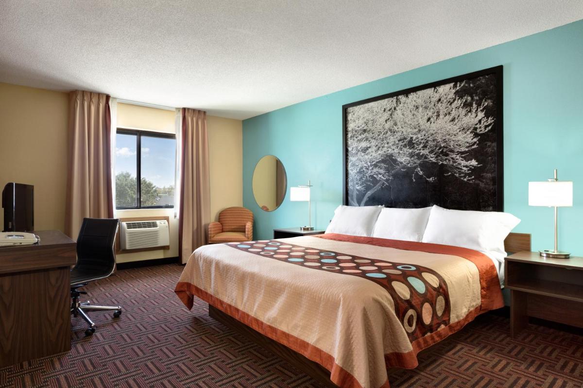 Super 8 by Wyndham Carbondale - Housity