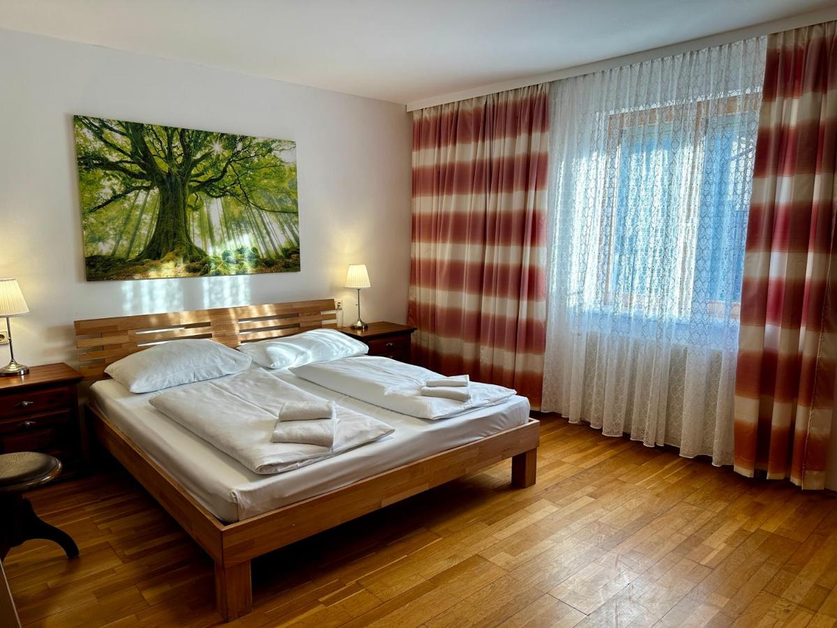 AJO Vienna Ambassador Family House with Free Parking - Housity