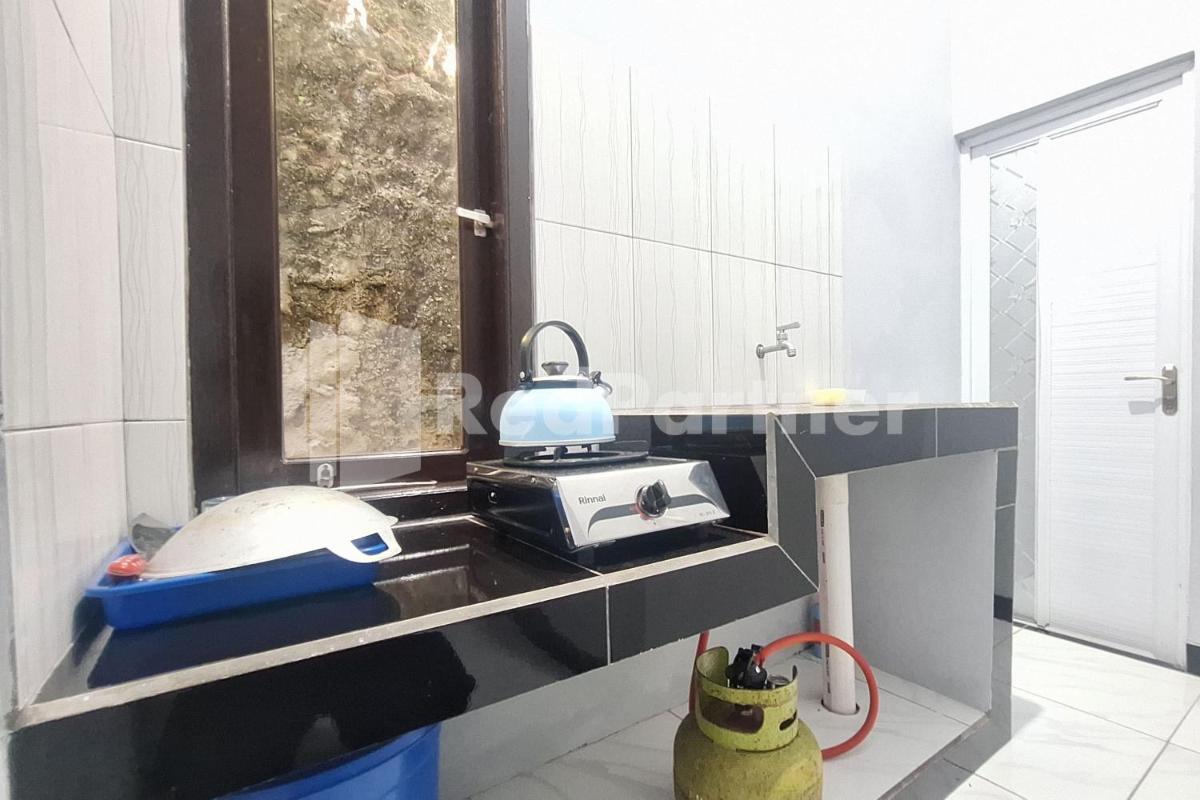 Vins Homestay Kroya Mitra RedDoorz - Housity