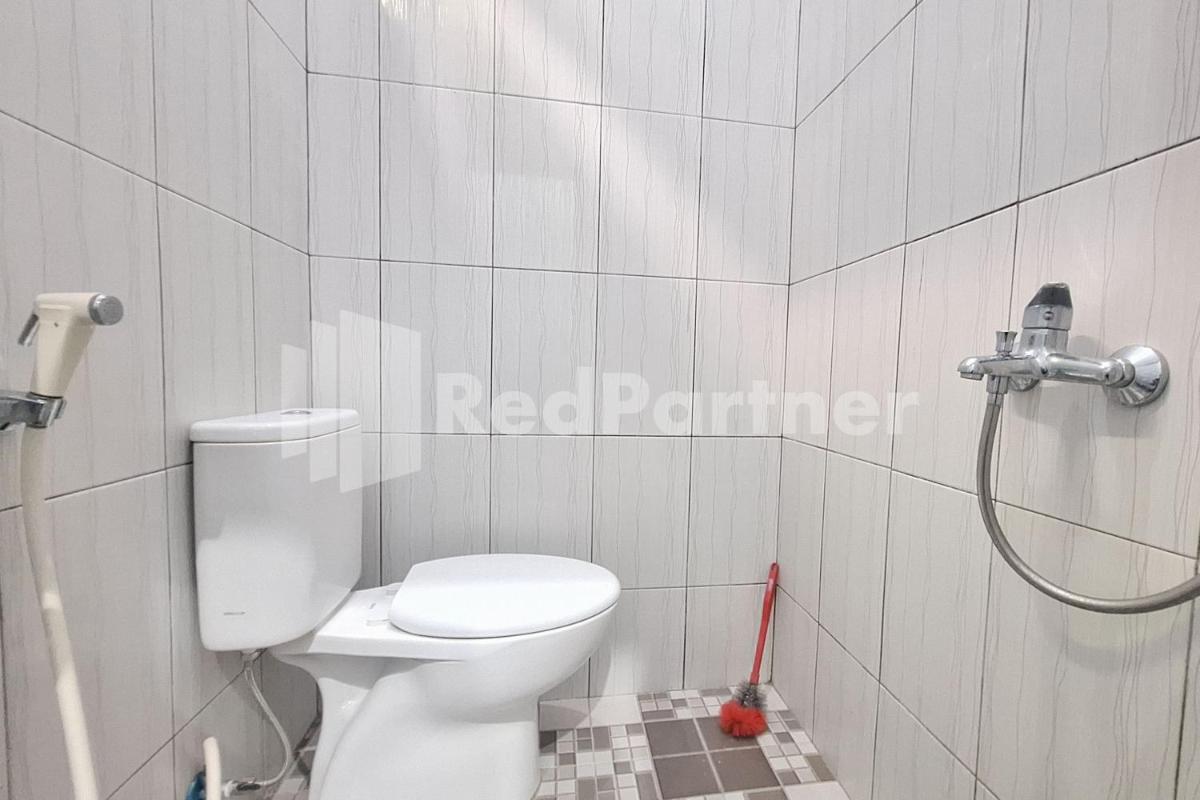Vins Homestay Kroya Mitra RedDoorz - Housity